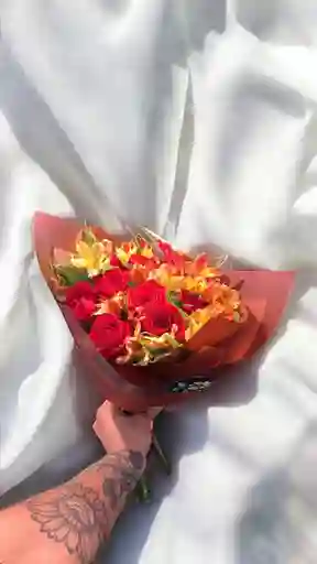 Bouquet De Rosas Rojas Y Astromelia