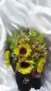 Jarrón De Girasoles Con Astromelia