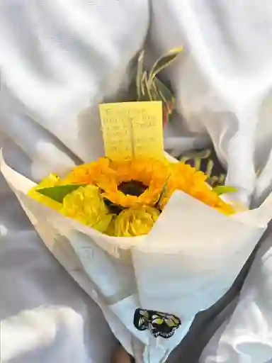 Bouquet De Rosas Amarillas Con Girasoles