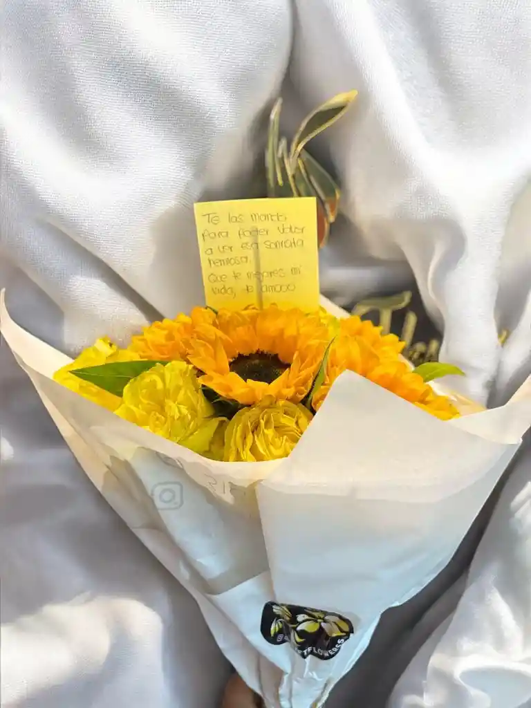 Bouquet De Rosas Amarillas Con Girasoles