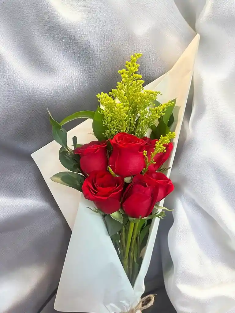 Bouquet De Rosas Rojas Pequeño