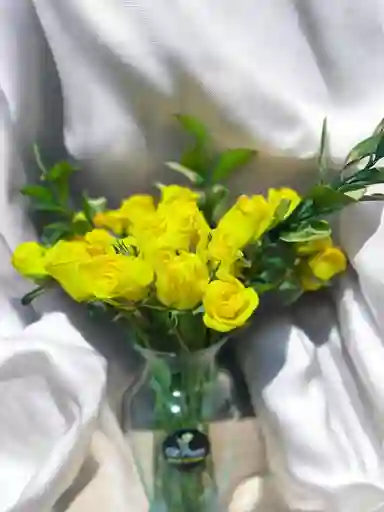 Jarrón De Rosas Amarillas