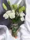 Jarron De Rosas Blancas Con Lirios.