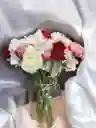 Jarrón De Rosas Y Hortensias