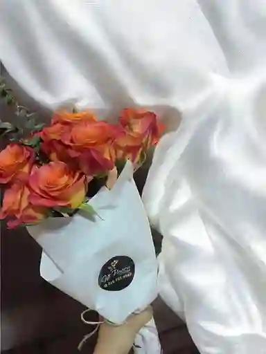 Bouquet Sencillo De Rosas Naranjas
