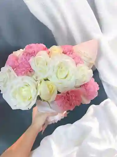 Bouquet De Rosas Con Clavel