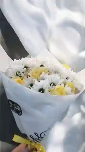 Bouquet De Margarita Con Rosa Amarilla