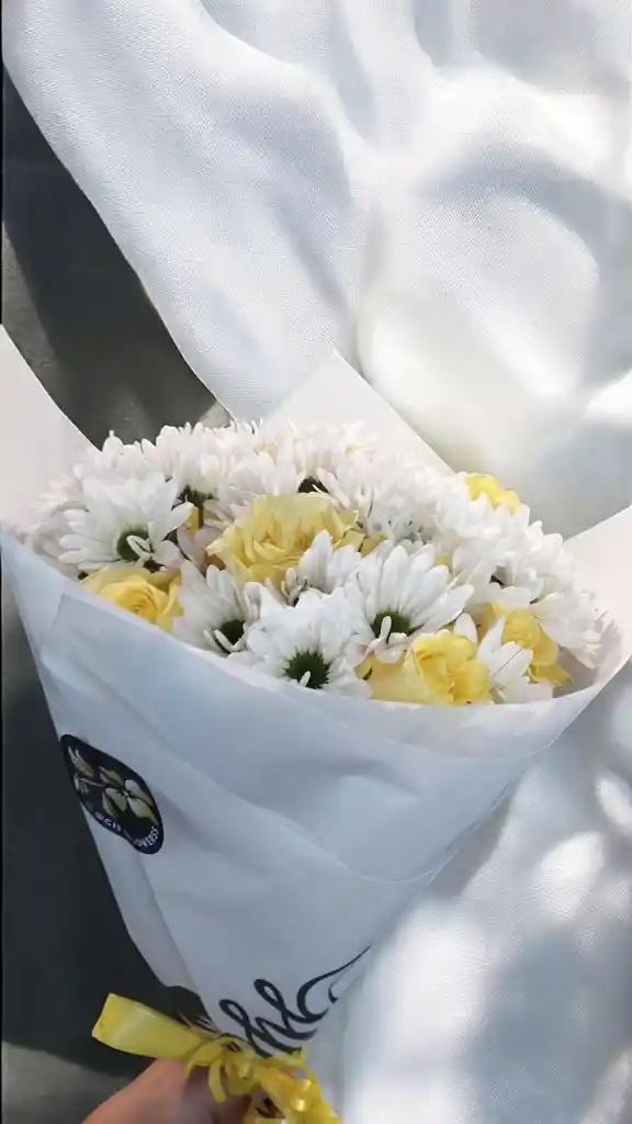 Bouquet De Margarita Con Rosa Amarilla