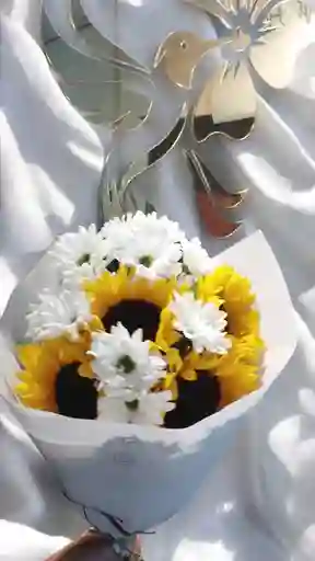 Bouquet De Girasoles Con Margarita