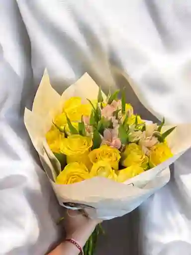 Bouquet De Rosas Amarillas Con Astromelia