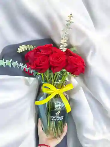 Jarron De Rosas Rojas