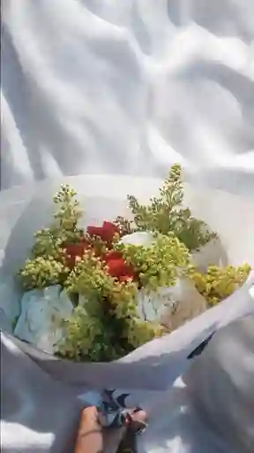 Bouquet De Rosas Blancas Y Rojas