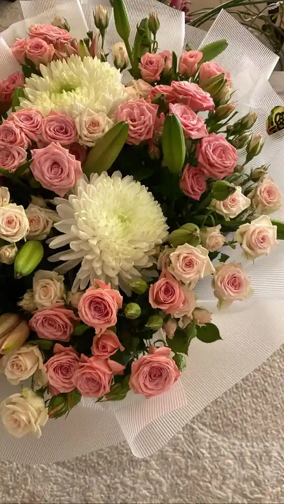 Bouquet De Rosa Mini Con Crisantemos Y Lirios