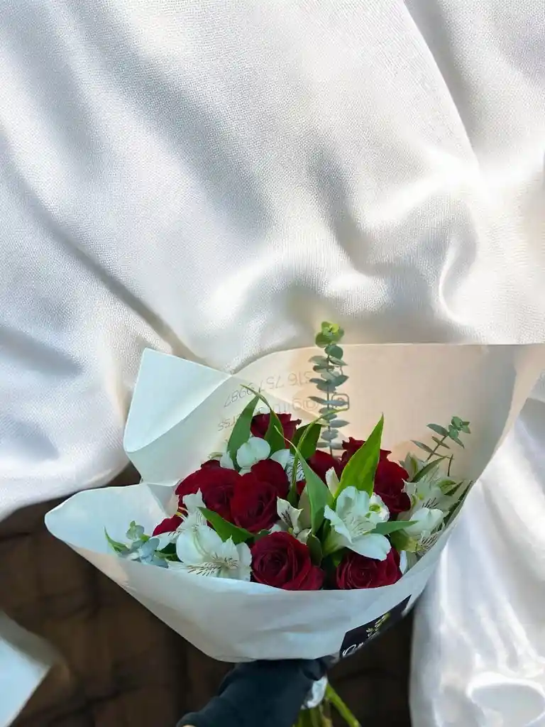 Bouquet De Rosas Con Astromelia