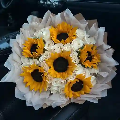 Bouquet De Girasoles Y Rosas