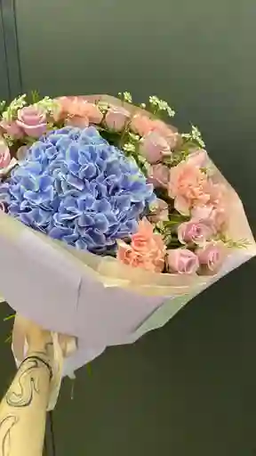 Bouquet De Hortencia Clavel Y Rosa