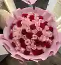 Ramo Buchon De Rosas Rosadas Y Rojas