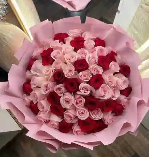 Ramo Buchon De Rosas Rosadas Y Rojas