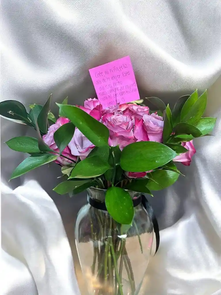 Jarron De Rosas Moradas.
