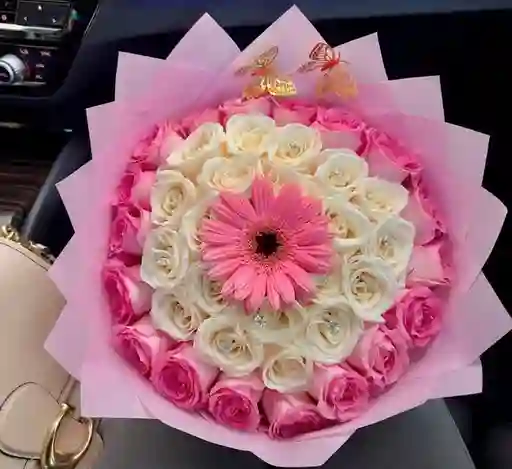 Ramo Buchón De Rosas Y Gérbera