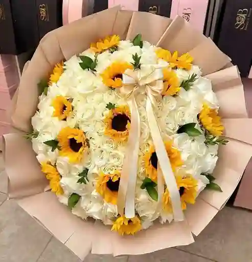 Ramo Buchón De Rosas Y Girasoles