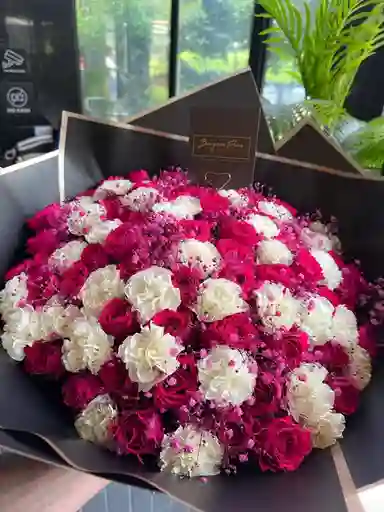 Ramo Buchón De Claveles Y Rosas