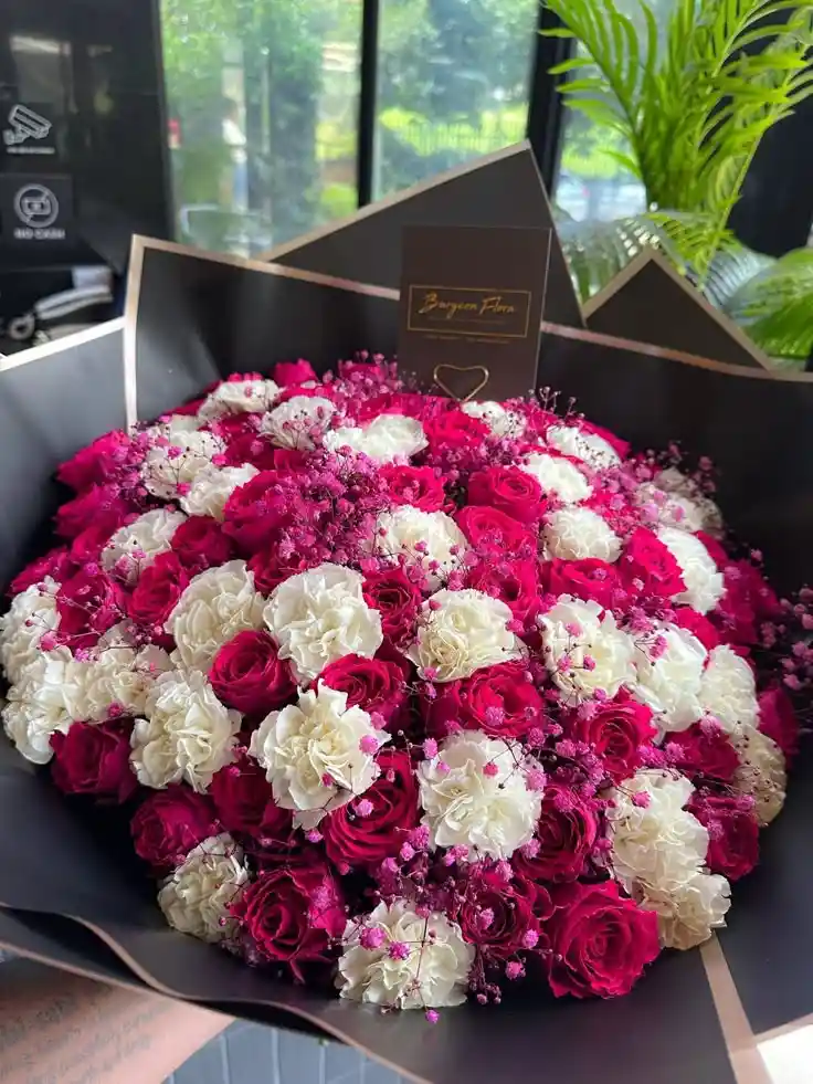 Ramo Buchón De Claveles Y Rosas