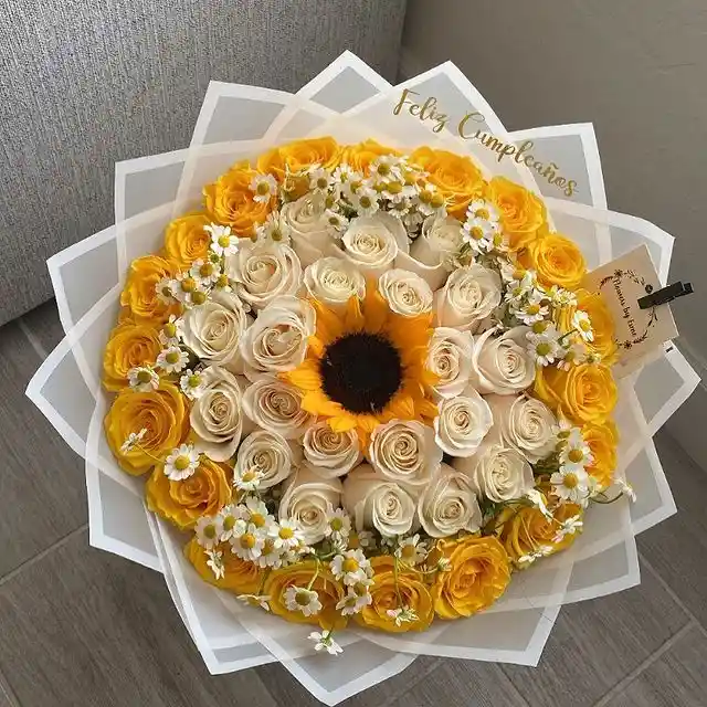 Ramo Buchón De Rosas Y Girasol