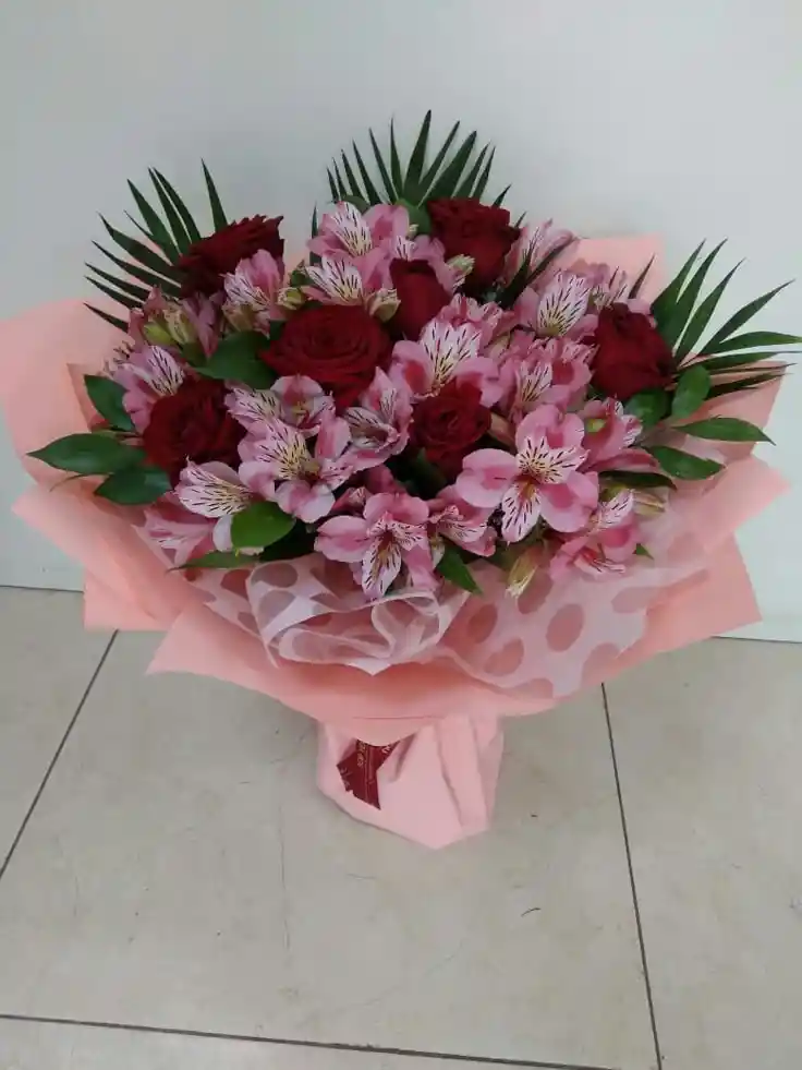 Bouquet De Rosa Con Astromelia