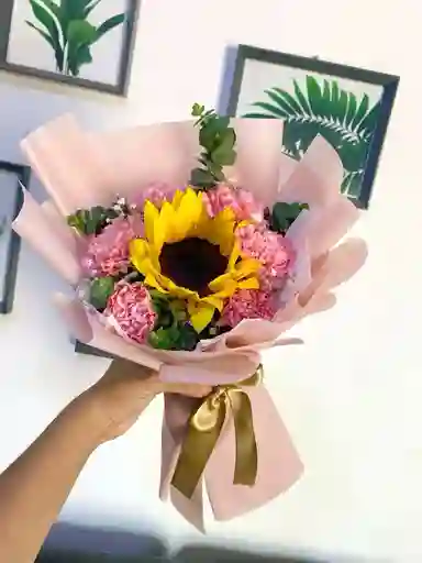 Bouquet De Clavel Rosado Y Girasol