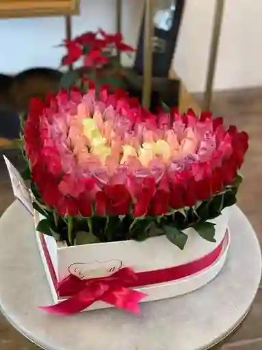 Caja De Corazon Con Mix De Rosas