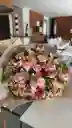 Ramo Buchon Rosado Con Astromelia Amarilla