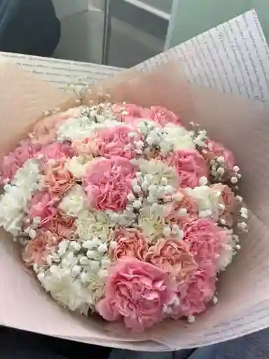 Bouquet De Mix De Clavel Y Gypsophila
