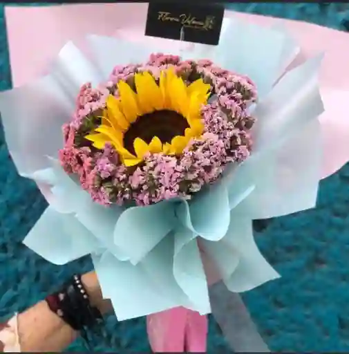 Bouquet De Girasol Y Gypsophila Morada