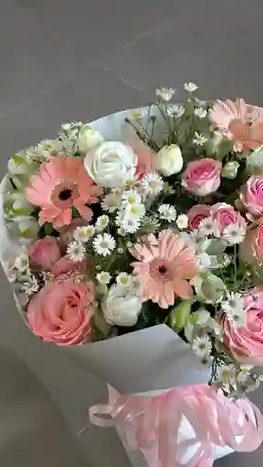 Bouquet De Rosas Y Gérberas Rosadas