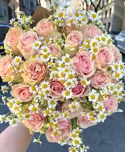 Buchón De Rosas Rosadas Y Margaritas
