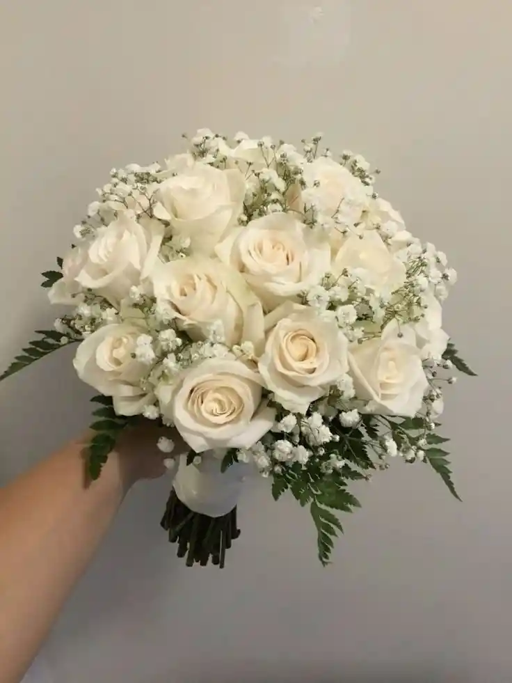 Bouquet De Rosas Blancas