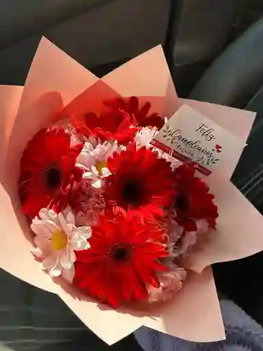 Bouquet De Gérberas Rojas Y Margaritas