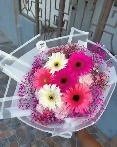 Bouquet De Gérbera Y Clavel
