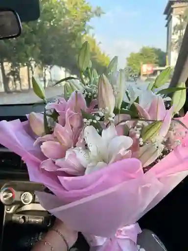 Bouquet De Lirios Rosados