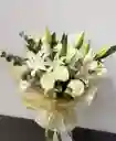 Bouquet De Lirios Y Rosas Blancas