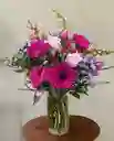 Jarrón De Gérberas Y Rosas