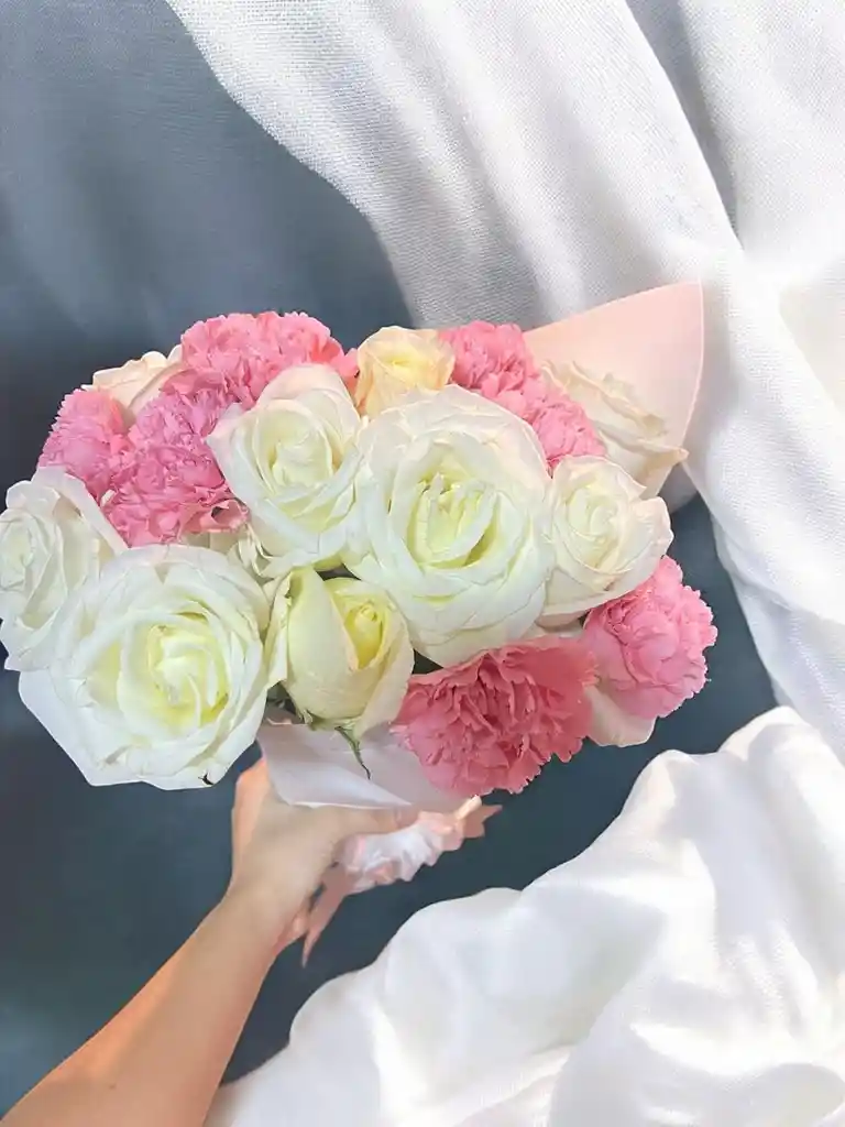 Bouquet De Rosas Con Clavel