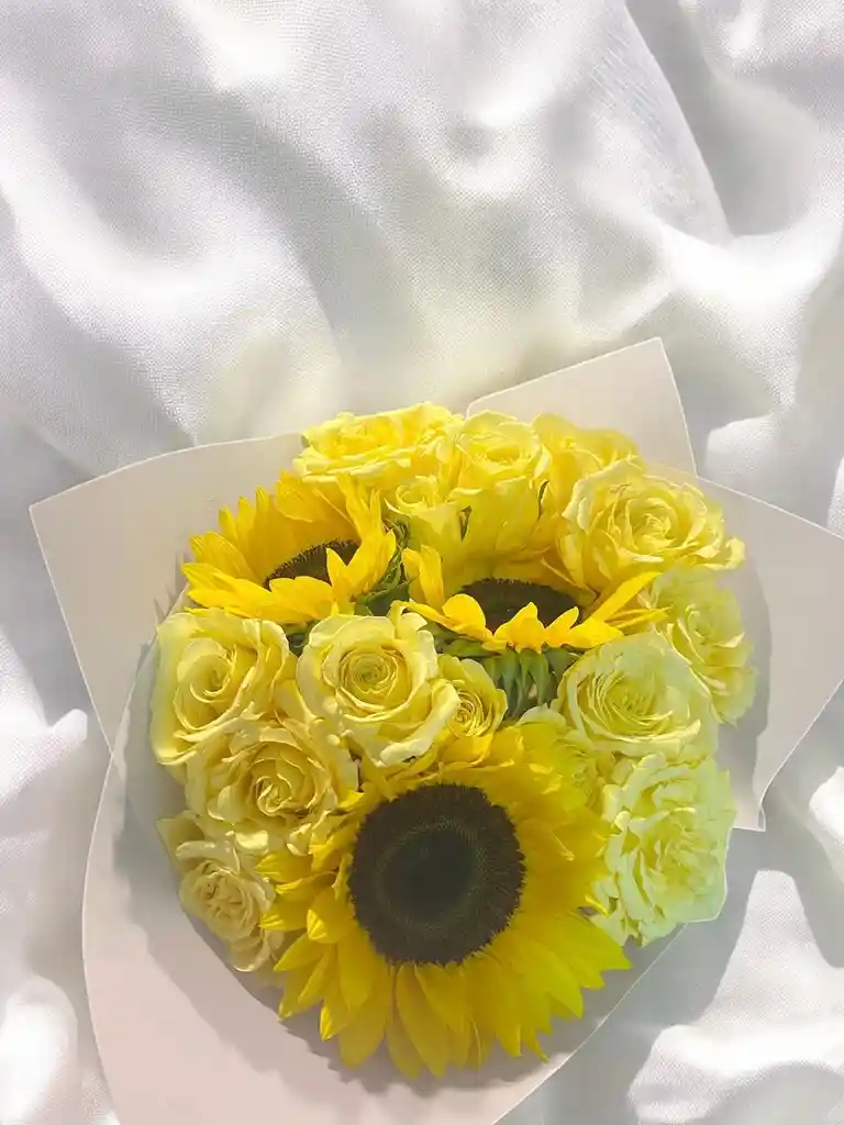 Bouquet De Rosas Amarillas Y Girasoles