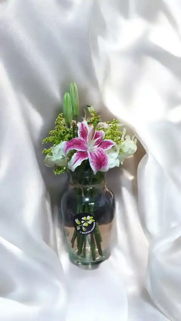 Jarron De Lirios Y Rosas