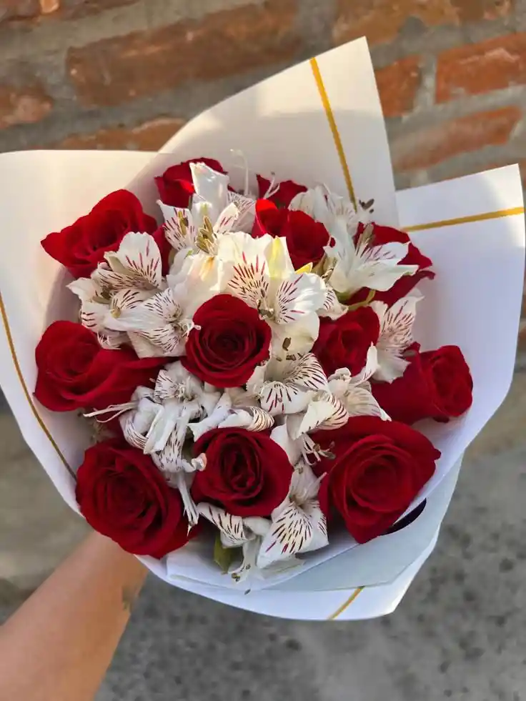 Bouquet De Rosas Y Astromelia