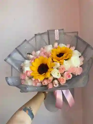Bouquet De Rosas Mix Y Girasoles