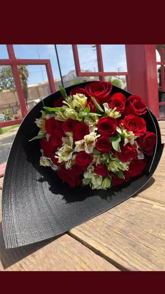 Bouquet De Rosas Con Astromelia