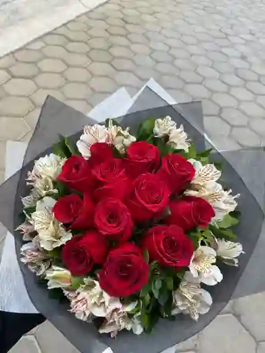 Bouquet De Rosas Con Astromelia