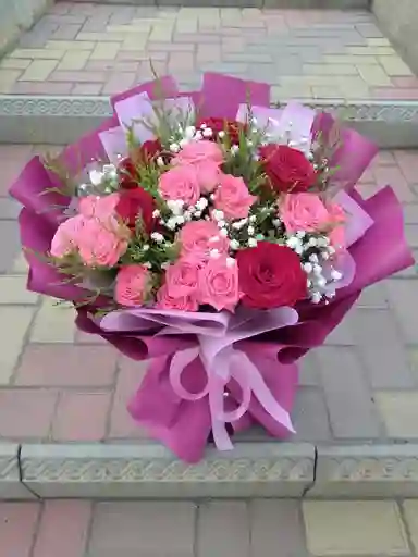 Bouquet De Rosas Rojas Y Rosadas